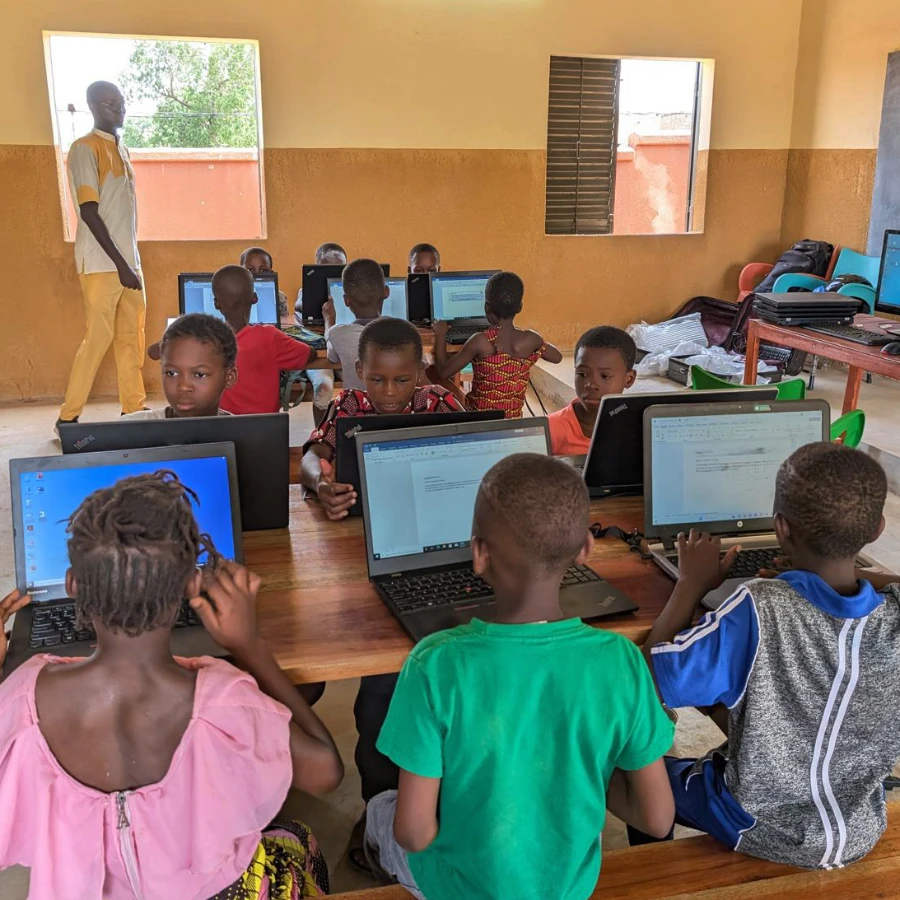 Children-Tech-School-02-900x900