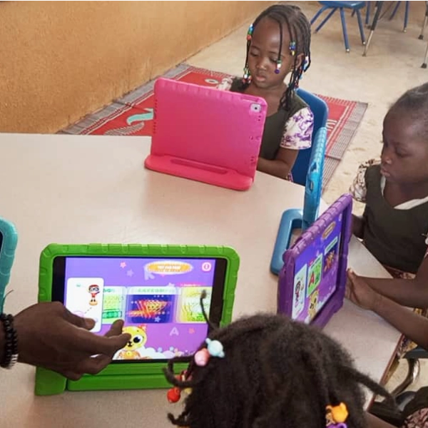 Students-iPad-02-600x600